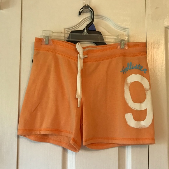 Hollister Tee Shirt/Shorts Set - Picture 3 of 3